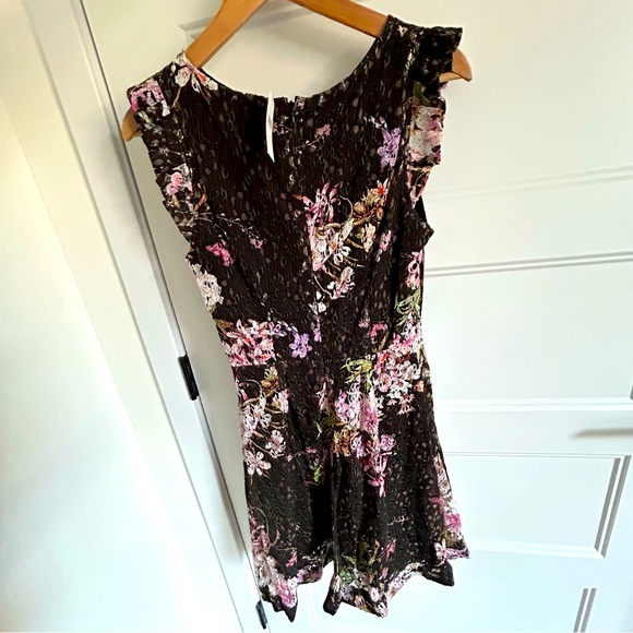 Gorgeous Lace Floral Dress - Picture 4 of 9